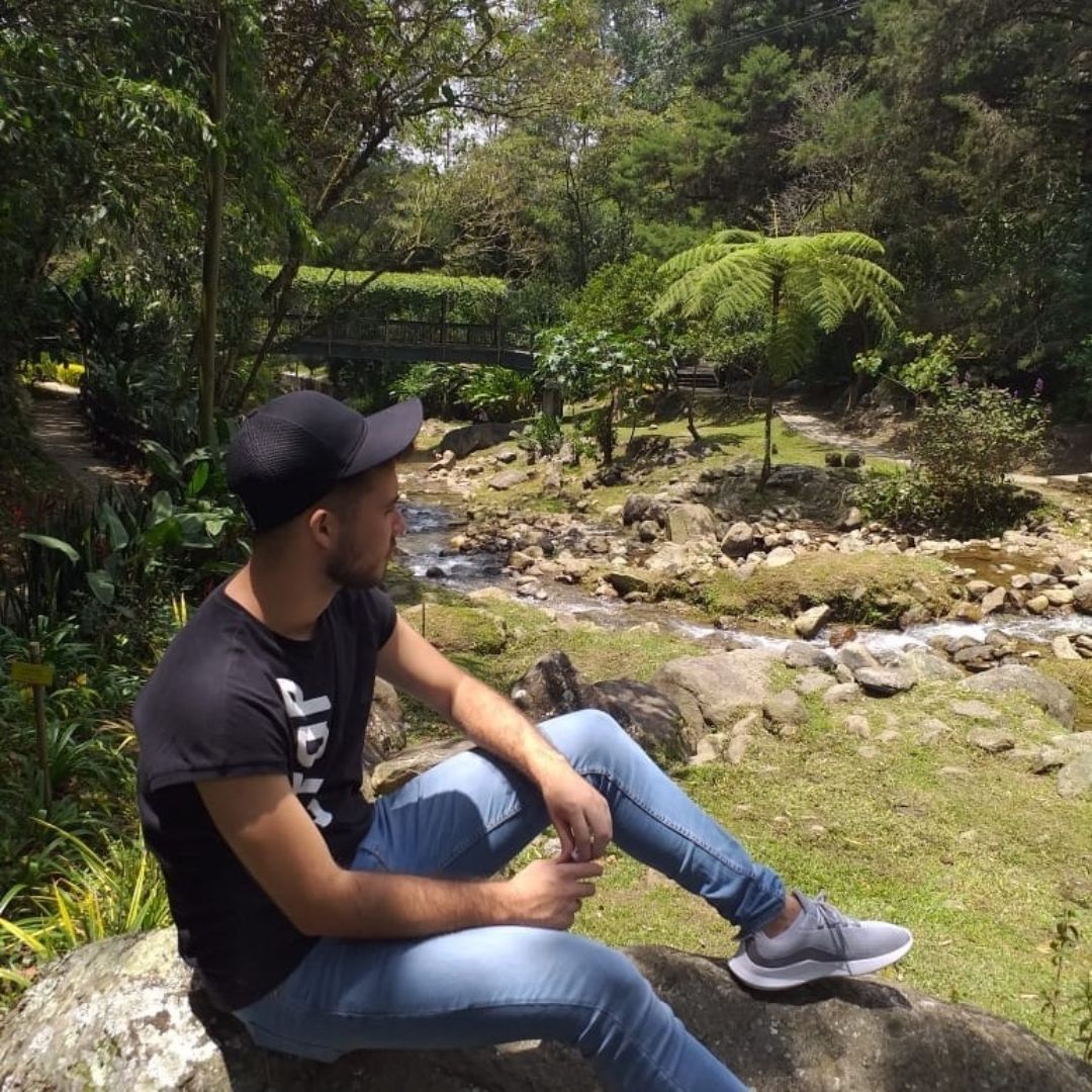 — <strong>Andrés R.</strong>